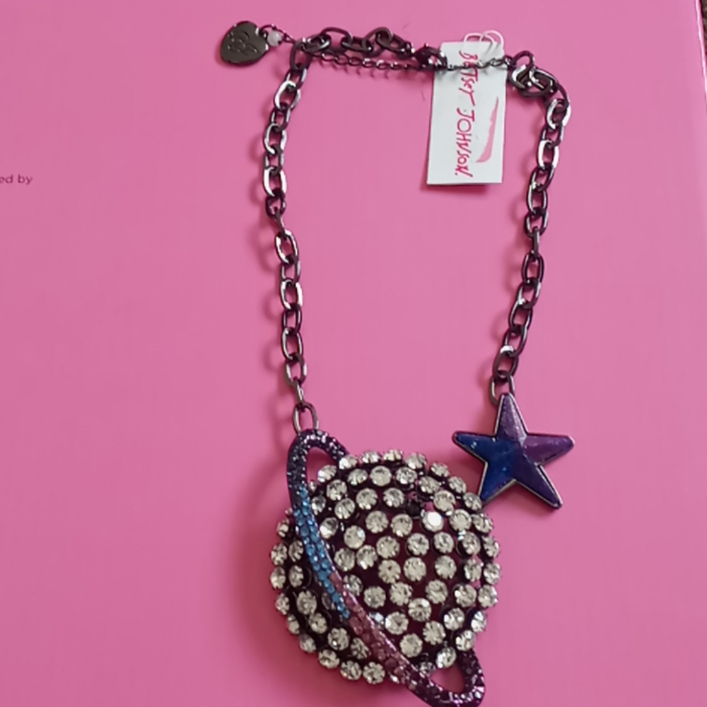 Nwt Betsey Johnson necklace